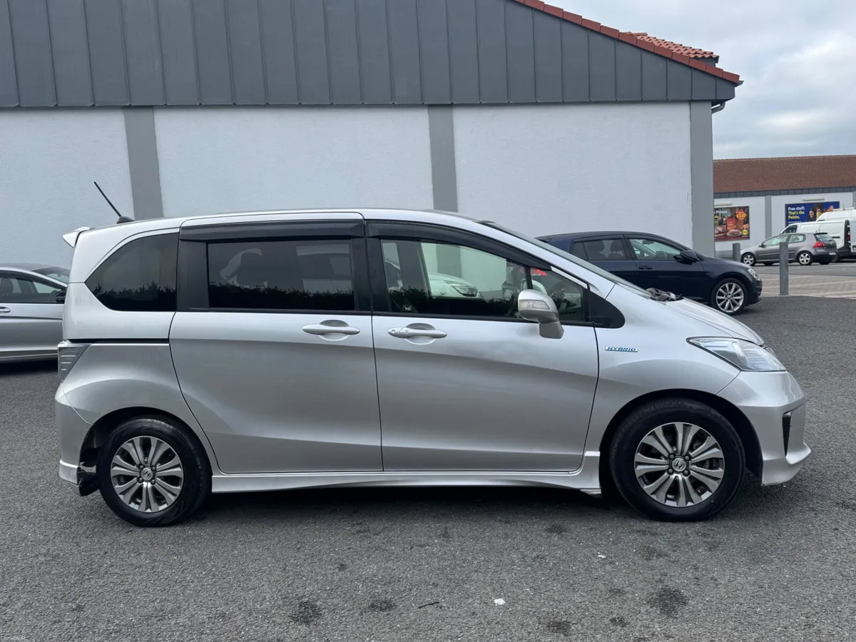 Honda Freed 2013 Automatic Hybrid 1.5 - Image 4