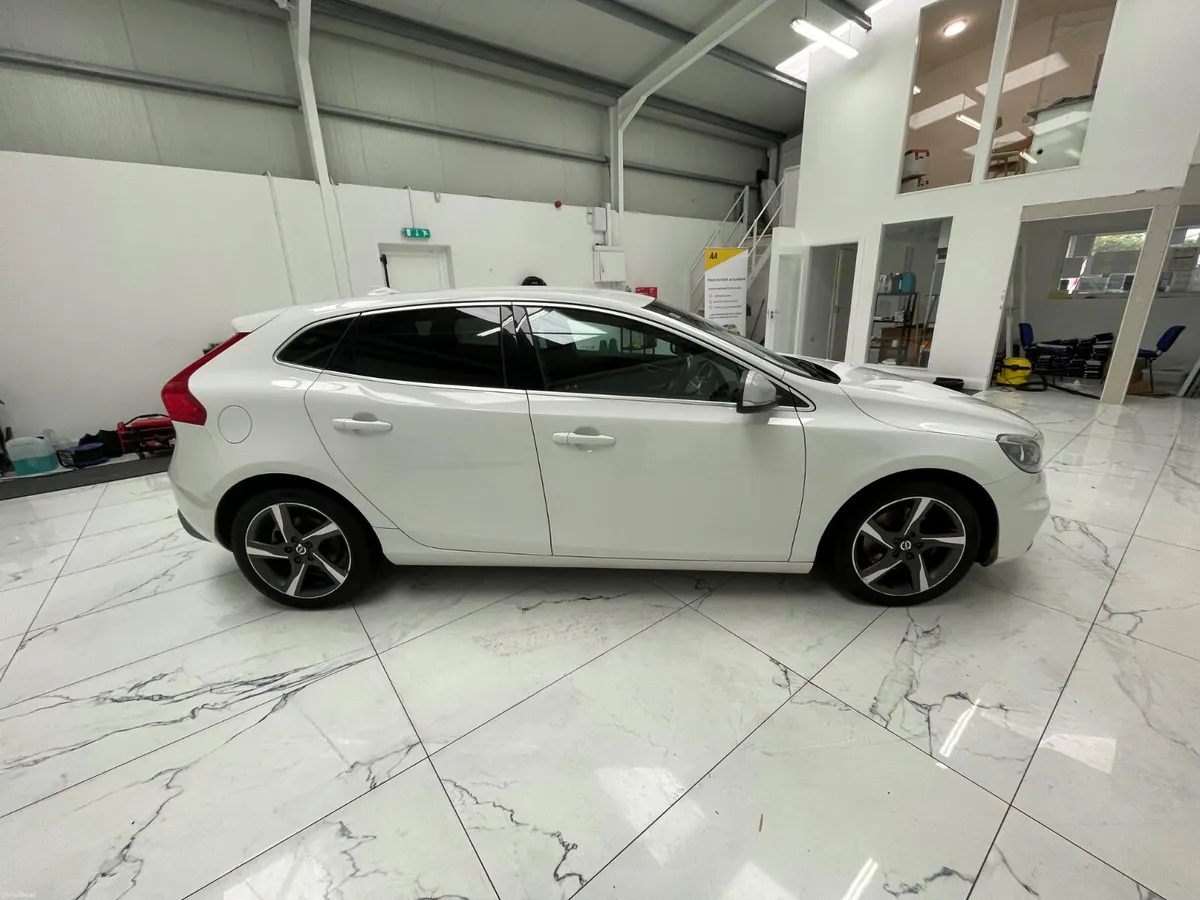 2016 Volvo V40 R-Design Manual Diesel - Image 2