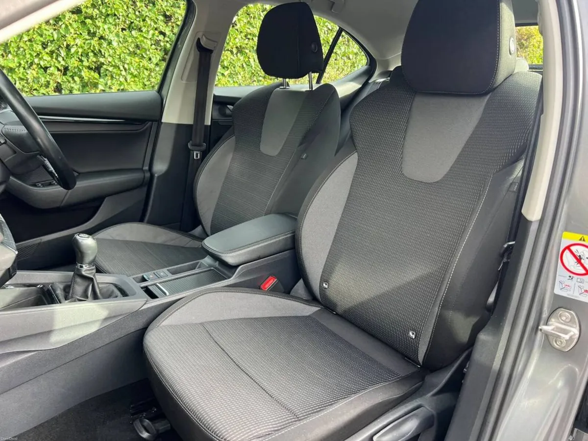 Skoda Octavia AMBITION 2.0 TDI // APPLE CARPLAY/AN - Image 6
