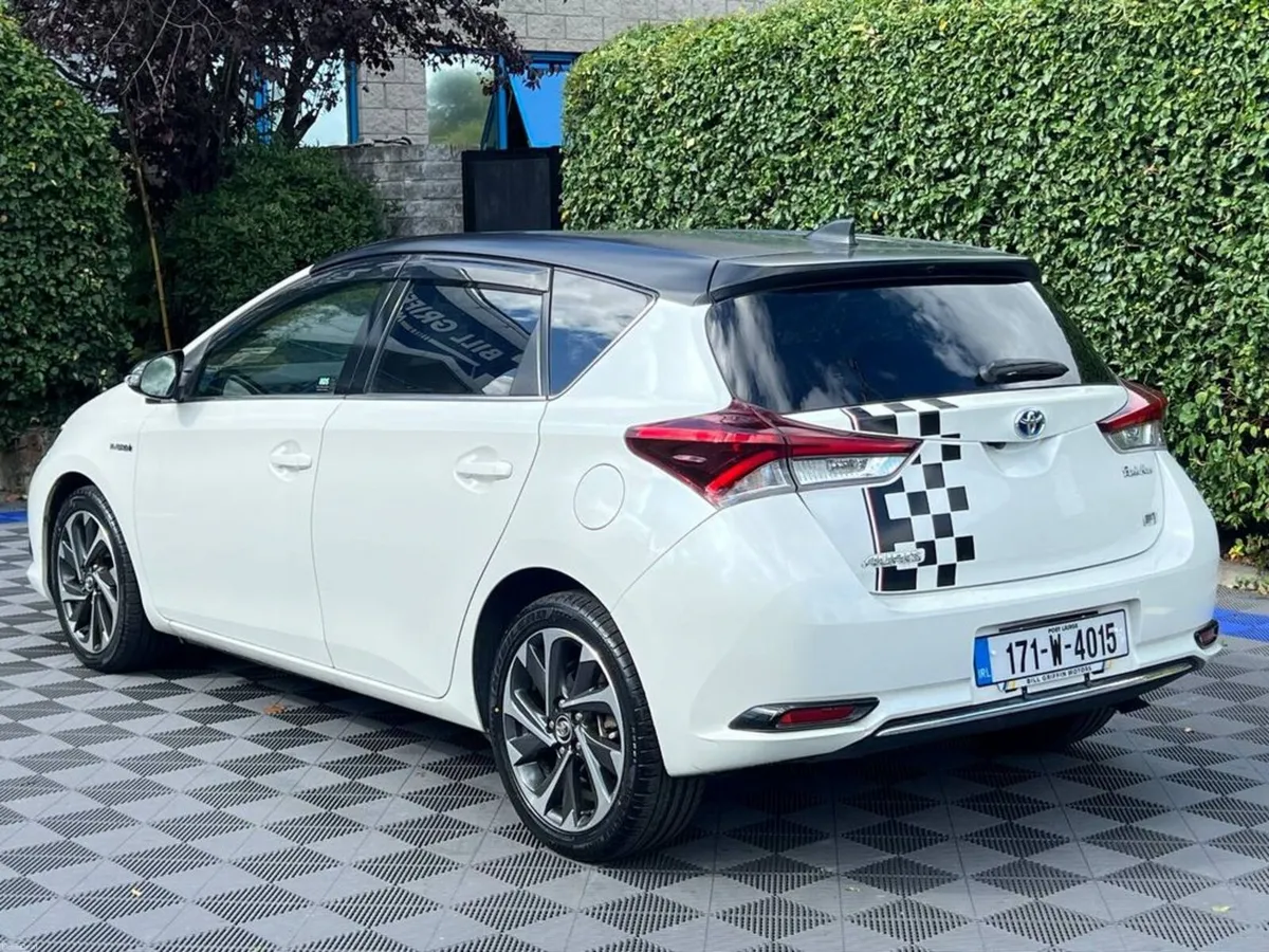 Toyota Auris BRICK LANE EDITION 1.8 HYBRID AUTO // - Image 5