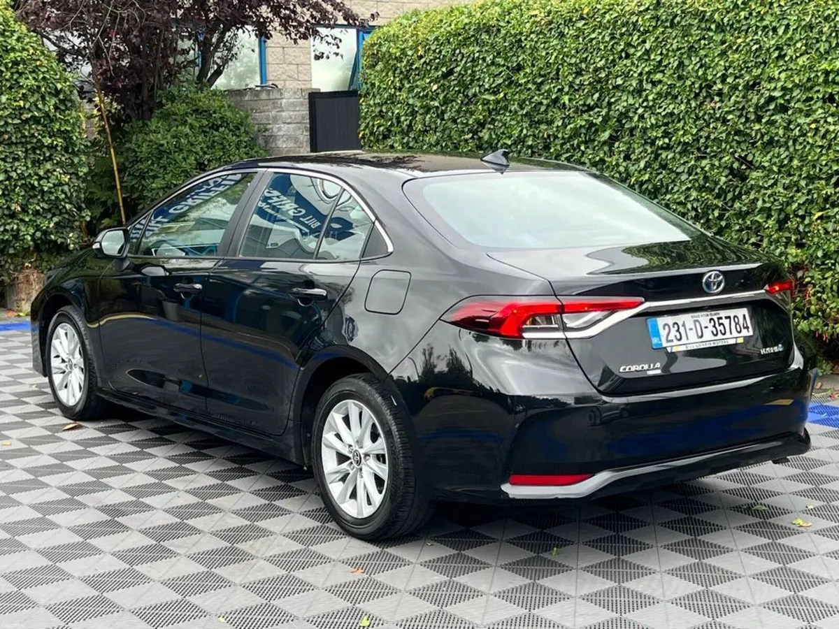 Toyota Corolla LUNA 1.8 HYBRID AUTO // DIGITAL CLU - Image 5