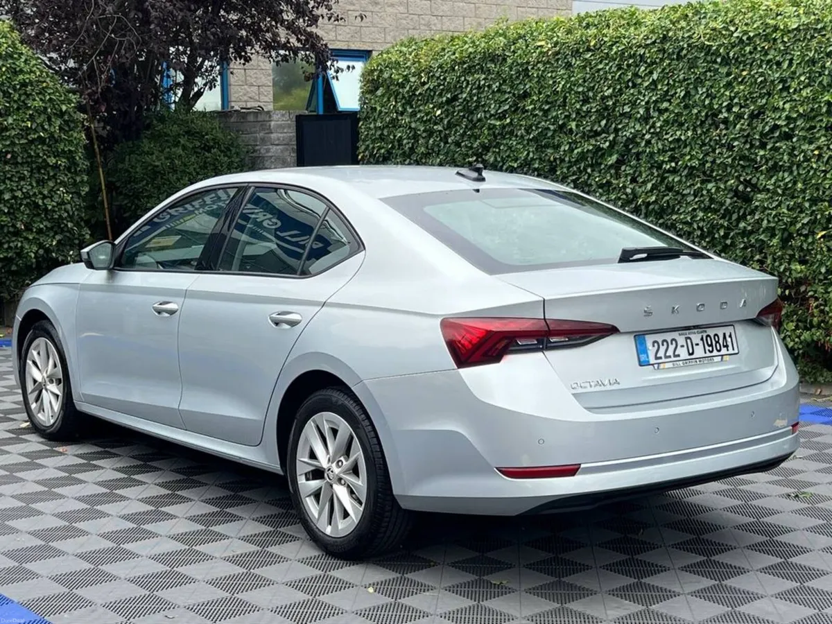 Skoda Octavia AMBITION 2.0 TDI // CRUISE CONTROL / - Image 5