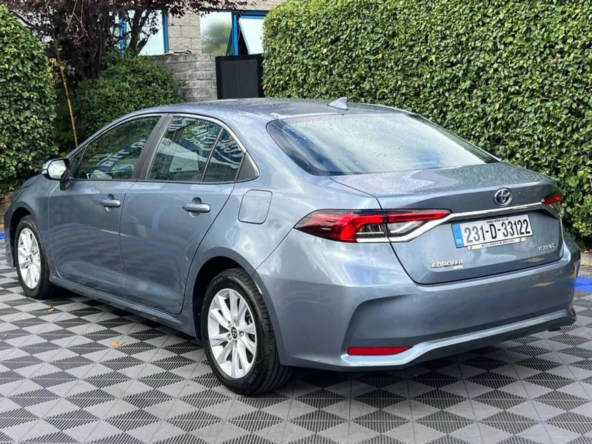 Toyota Corolla LUNA 1.8 HYBRID AUTO // VERY LOW MI - Image 5
