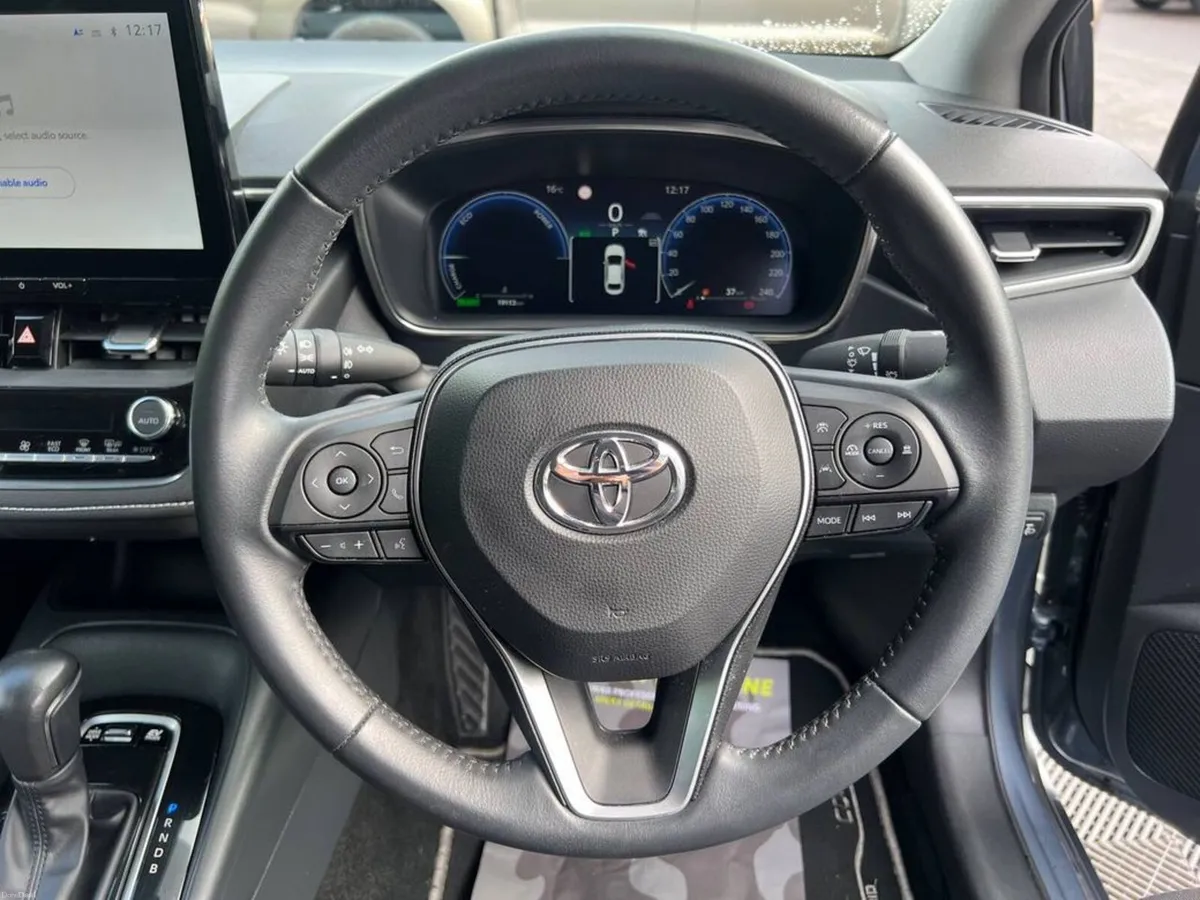 Toyota Corolla LUNA 1.8 HYBRID AUTO // VERY LOW MI - Image 4