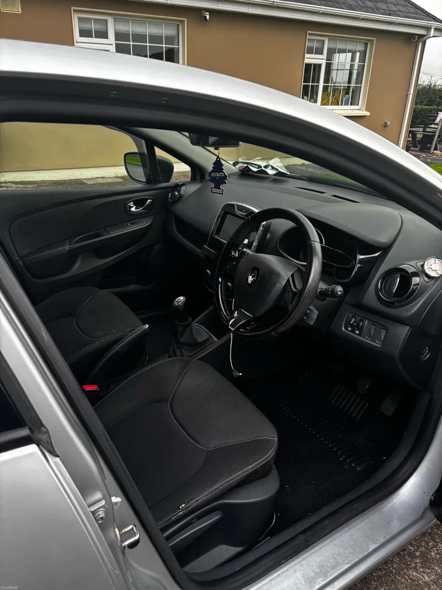 Renault Clio - Image 5
