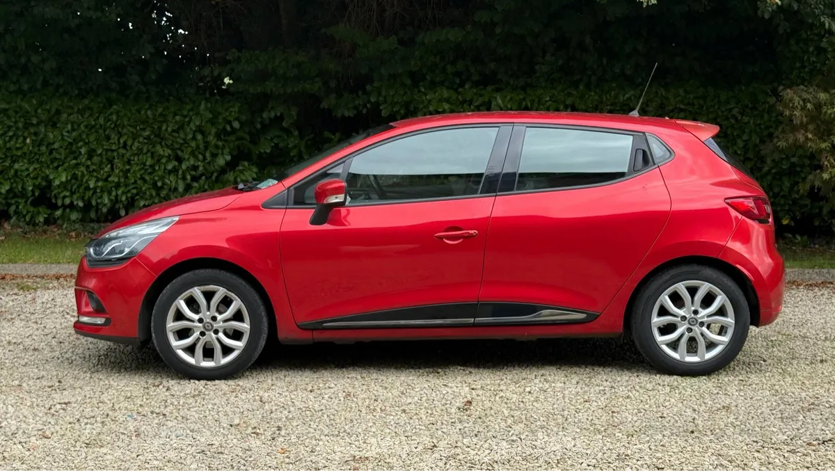 Renault Clio Dynamique Nav 2017 - Low mileage - Image 4