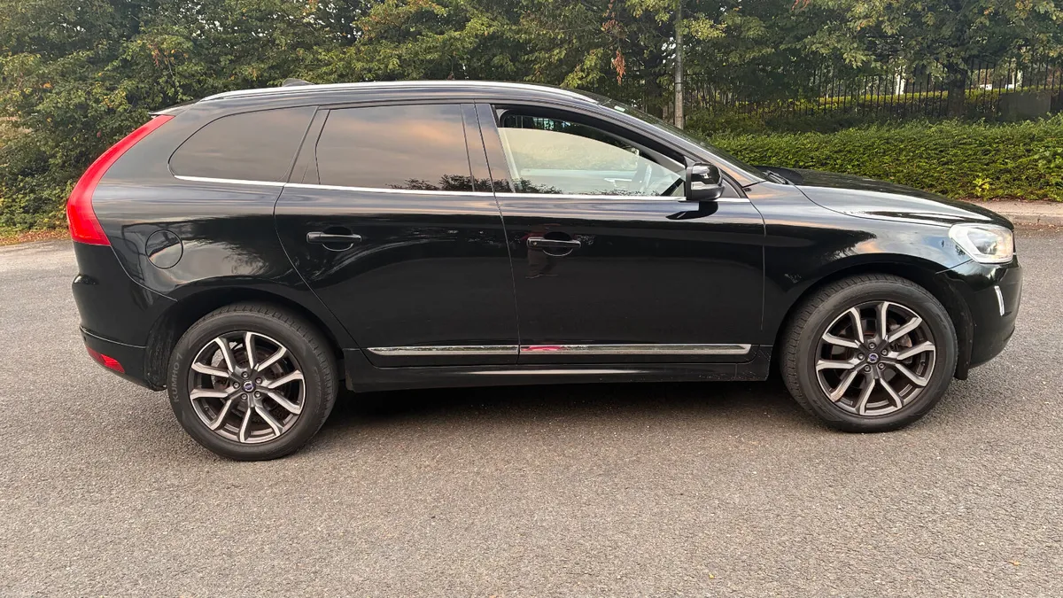 Volvo XC60 2017 SE LUXURY EDITION ! - Image 2