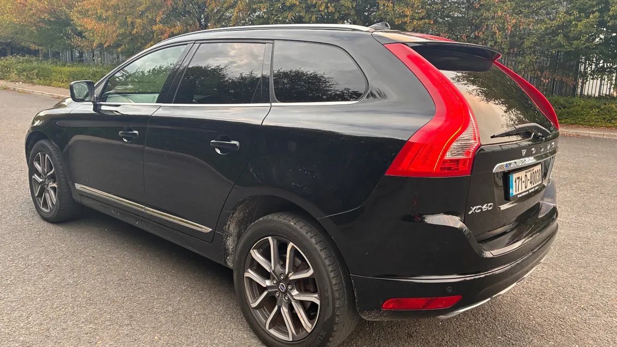 Volvo XC60 2017 SE LUXURY EDITION ! - Image 5