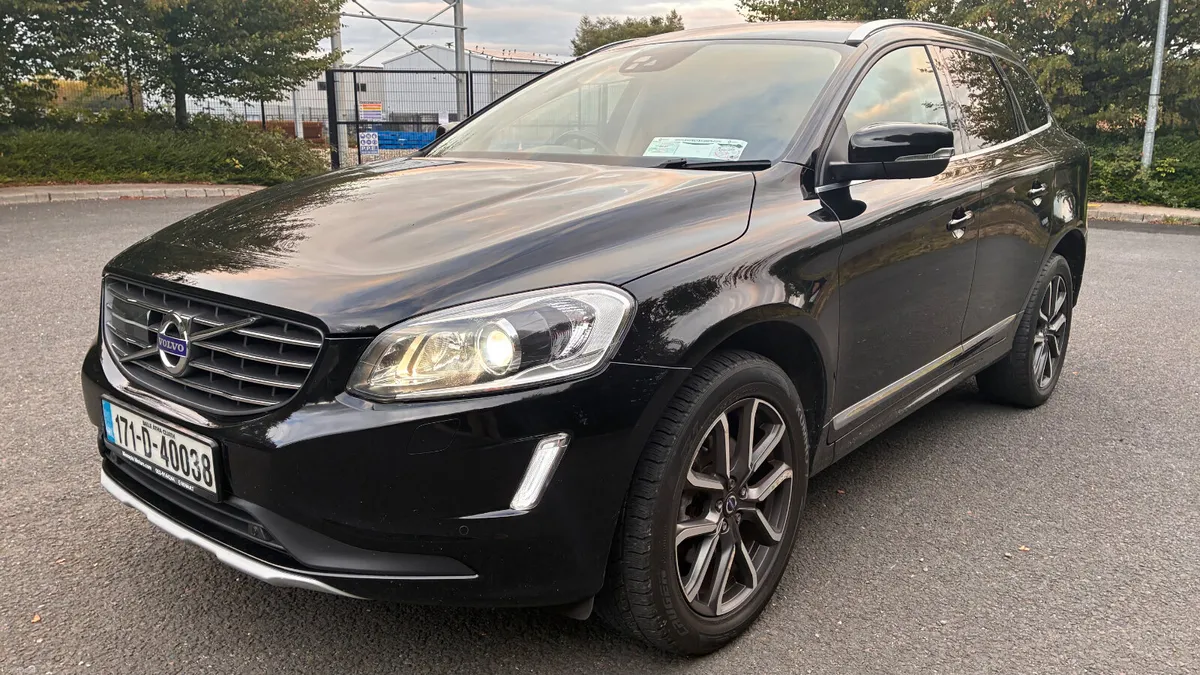 Volvo XC60 2017 SE LUXURY EDITION ! - Image 4