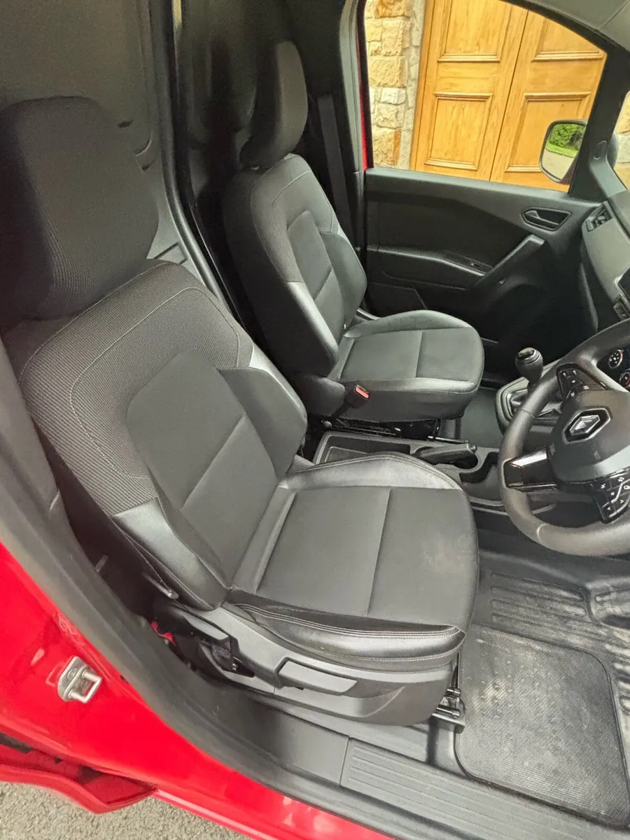 2023 Renault Kangoo - Image 6