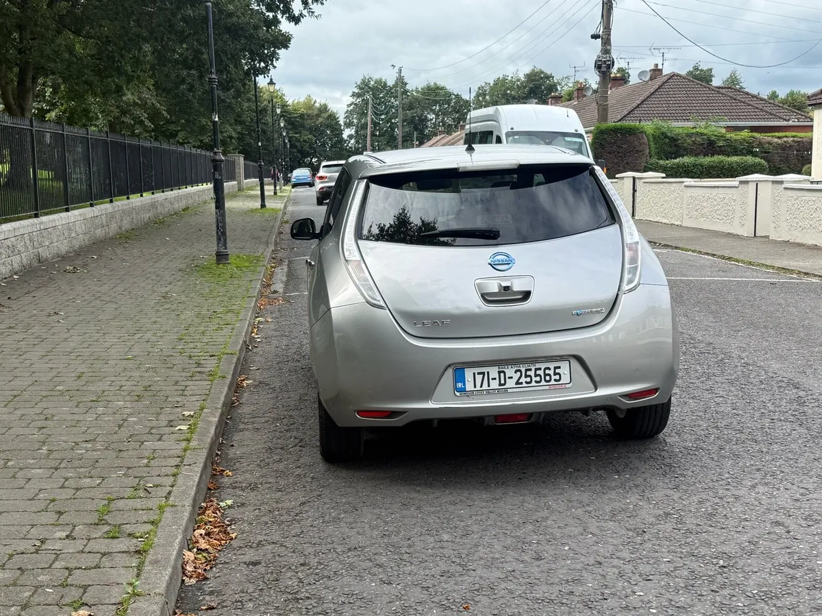 2017 Nissan leaf - Image 3