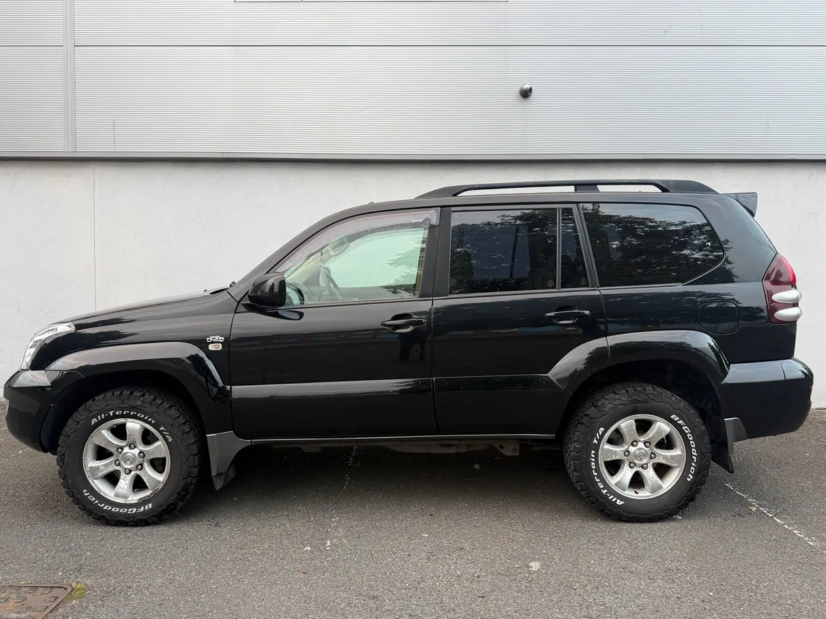 2007 Land Cruiser LC5 invincible 7 seat Auto - Image 2