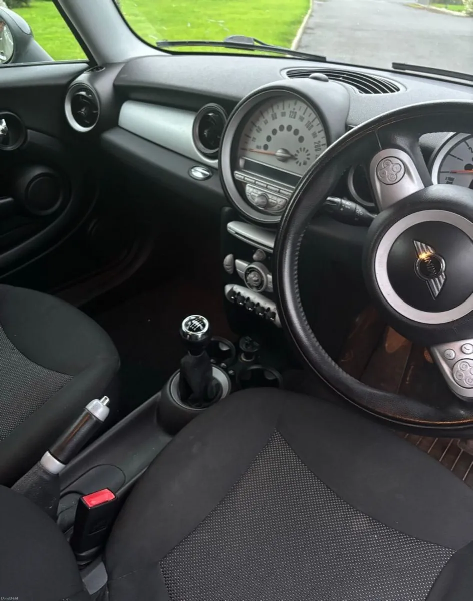 Mini Cooper 2009 - Image 2