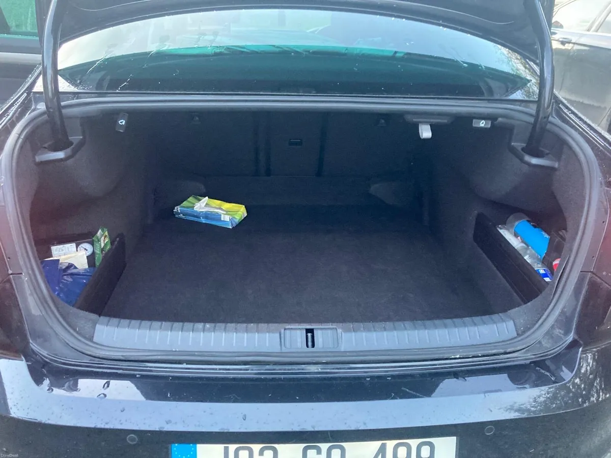 182 Volkswagen Passat - Image 4