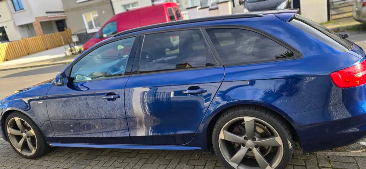 Audi A4 Avant S-Line 2.0TDI Manual - Image 3