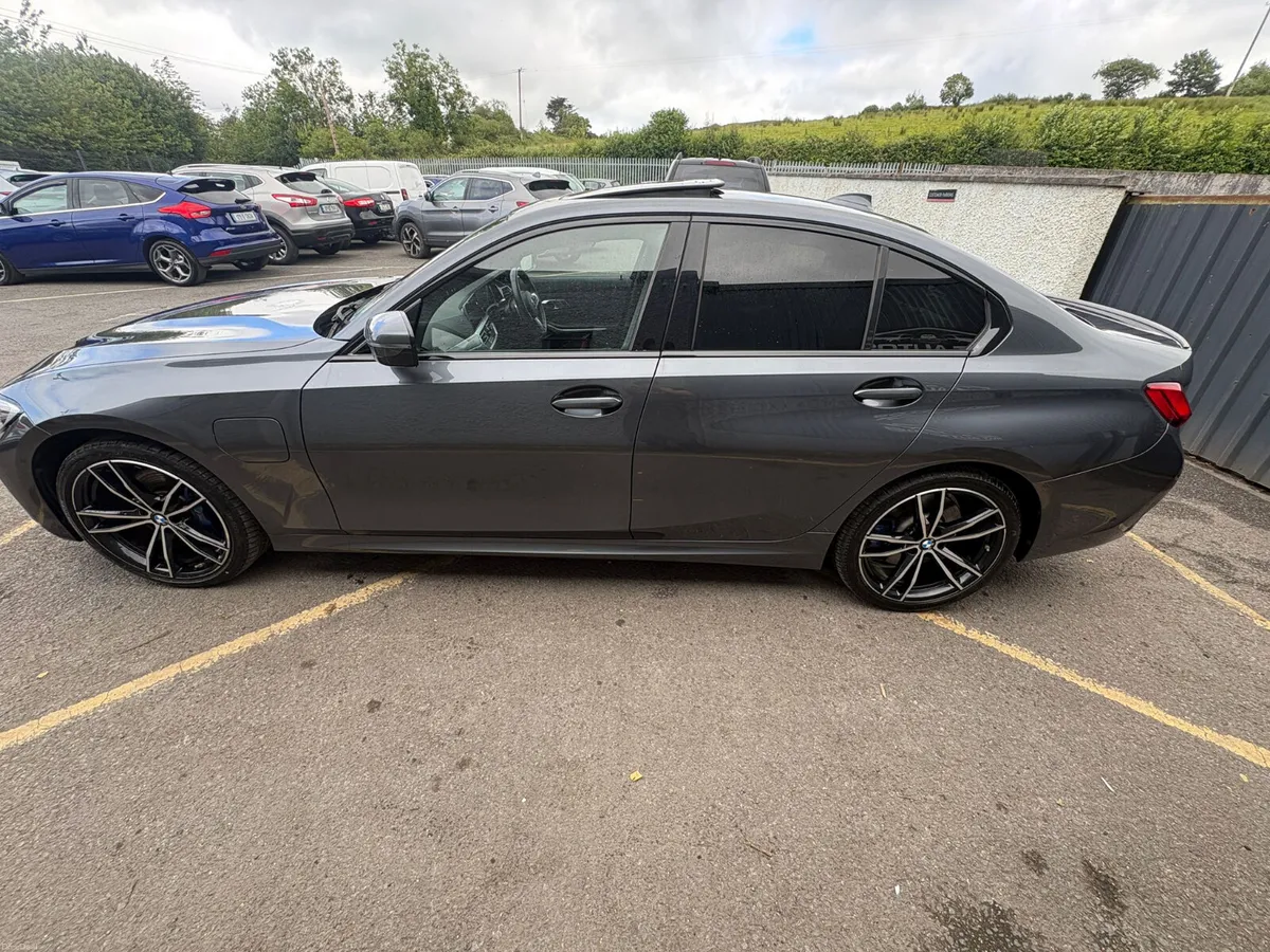 BMW 3-Series 2020 - Image 5