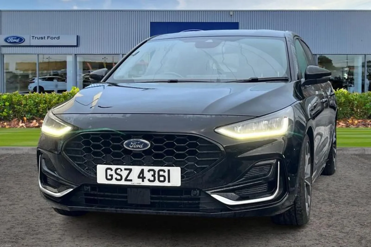Ford Focus 1.5 EcoBlue ST-Line Vignale 5dr Auto - Image 5