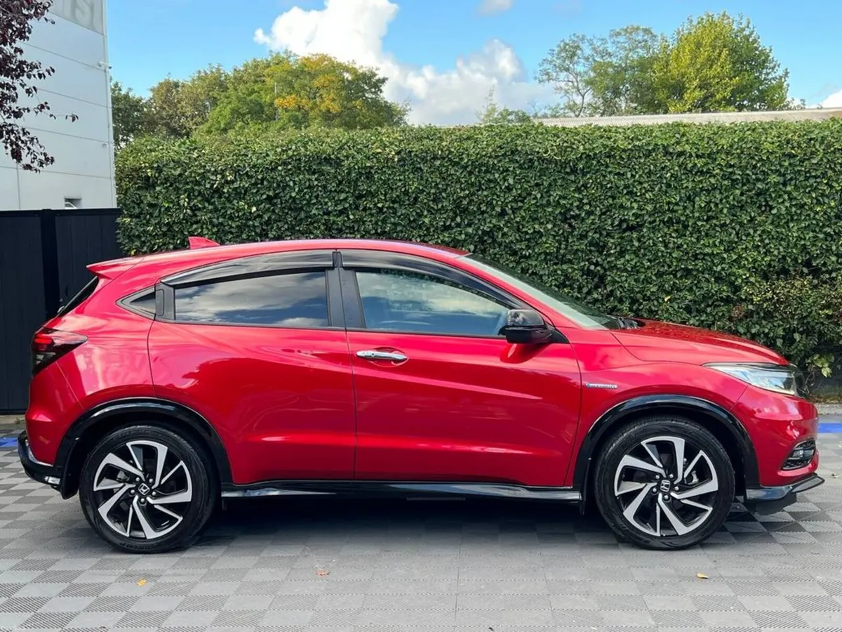 Honda Vezel RS 1.5 HYBRID AUTO // LOW MILEAGE // R - Image 2