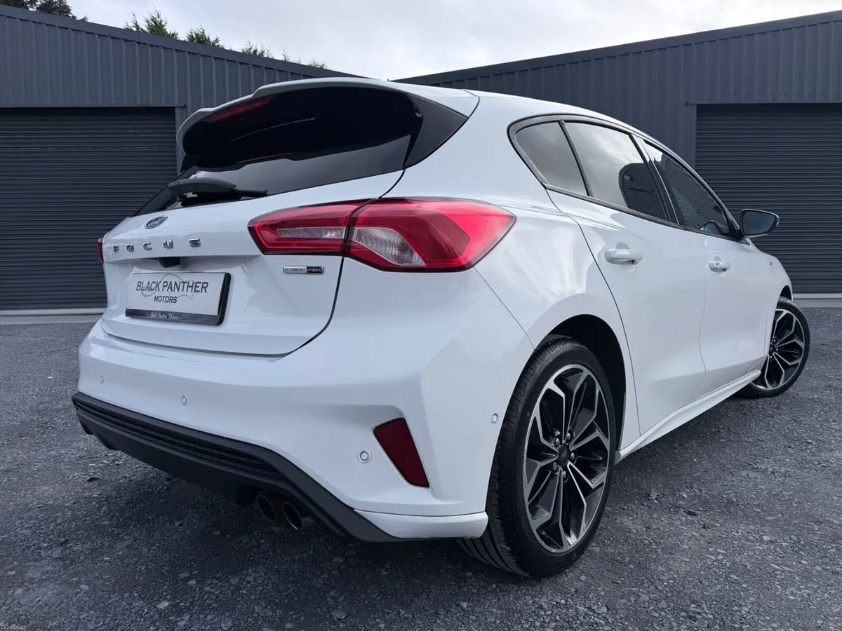 Ford Focus 221’ ST Line 1.0 EcoBoost MHEV - Image 4