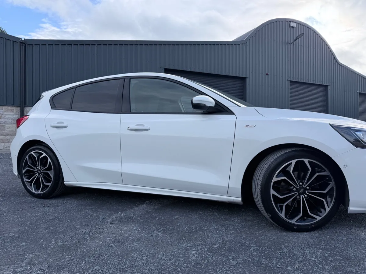 Ford Focus 221’ ST Line 1.0 EcoBoost MHEV - Image 6