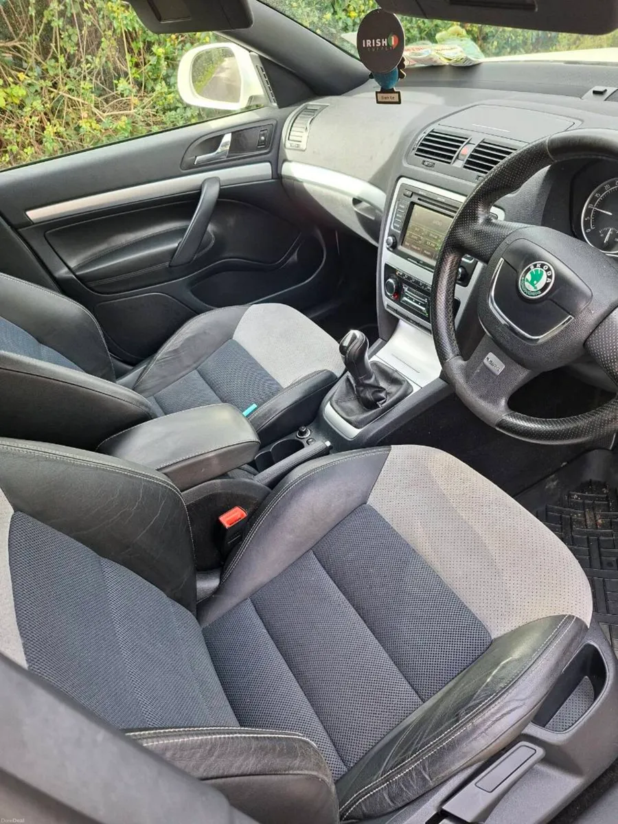 SKODA OCTAVIA VRS 2011 ESTATE - Image 5