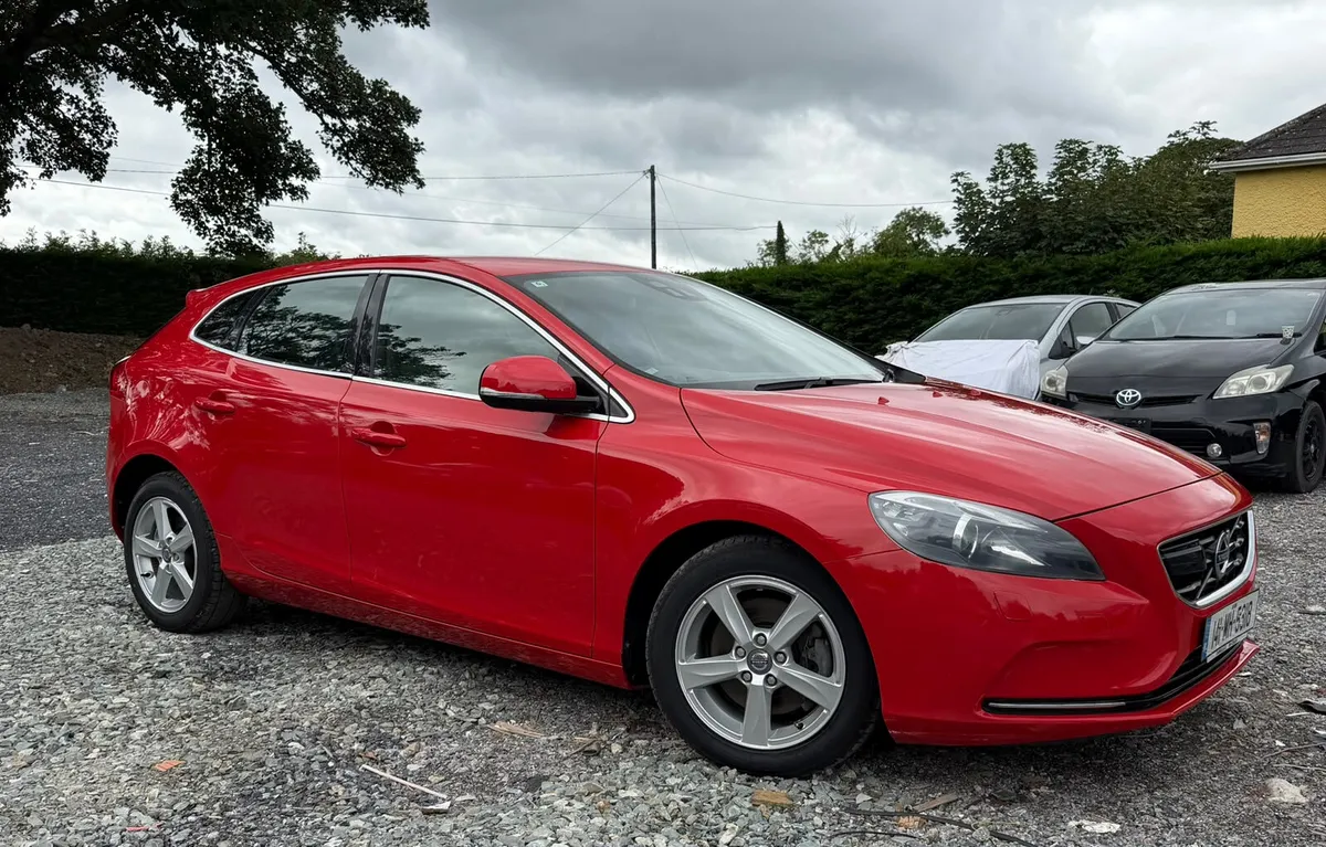 Volvo V40 1.6 Petrol Automatic - Image 4