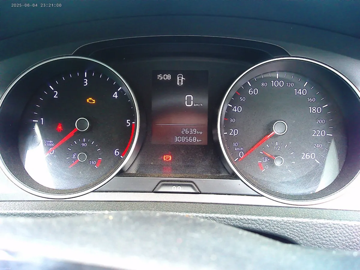 Volkswagen Golf TRENDLINE 1.6 TDI MANUAL 5SPEED 90 - Image 3