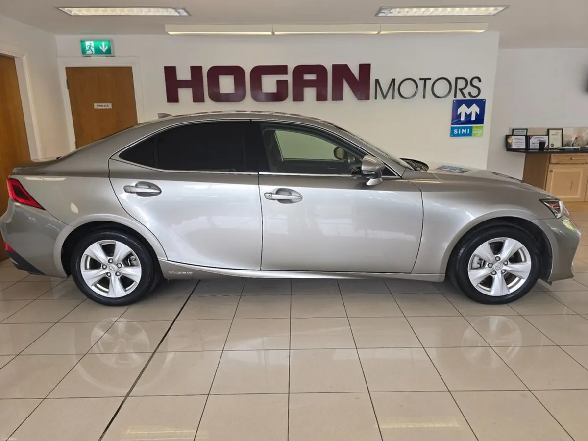 Lexus IS Hybrid Luxury Automatic - Image 3
