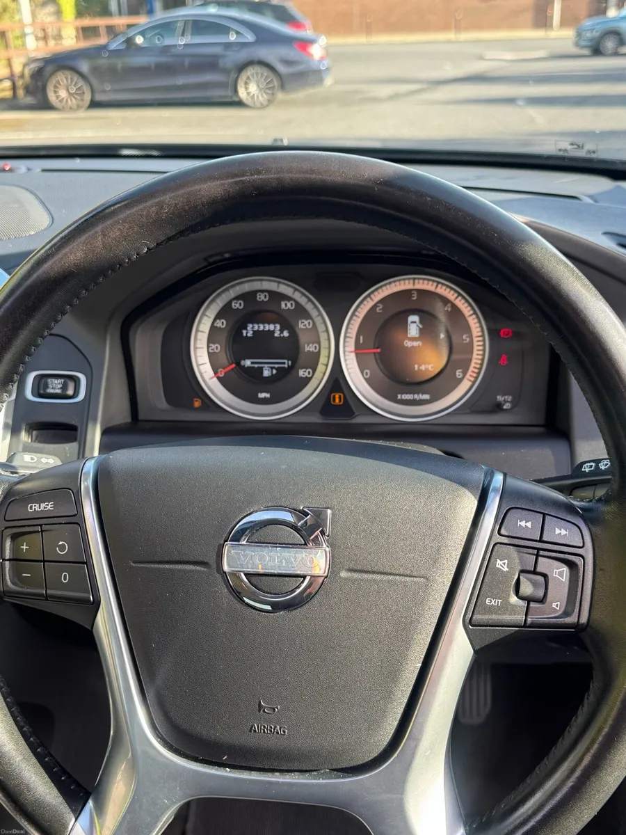 Volvo XC60 - Image 6