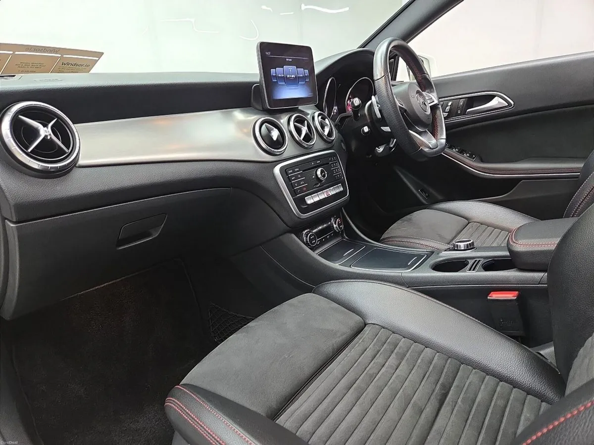 Mercedes-Benz CLA CLA180 AMG Line *PAN ROOF* - Image 4