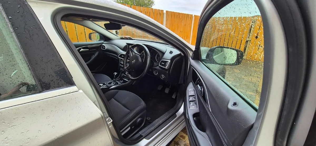 Infiniti Q30 2016 - Image 4
