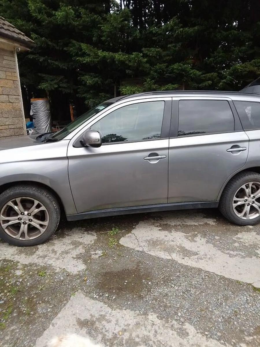 2013 Mitsubishi Outlander - Image 4
