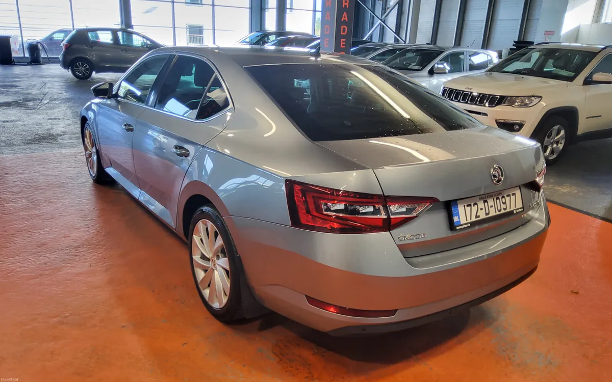 Skoda Superb 2017 - Image 5