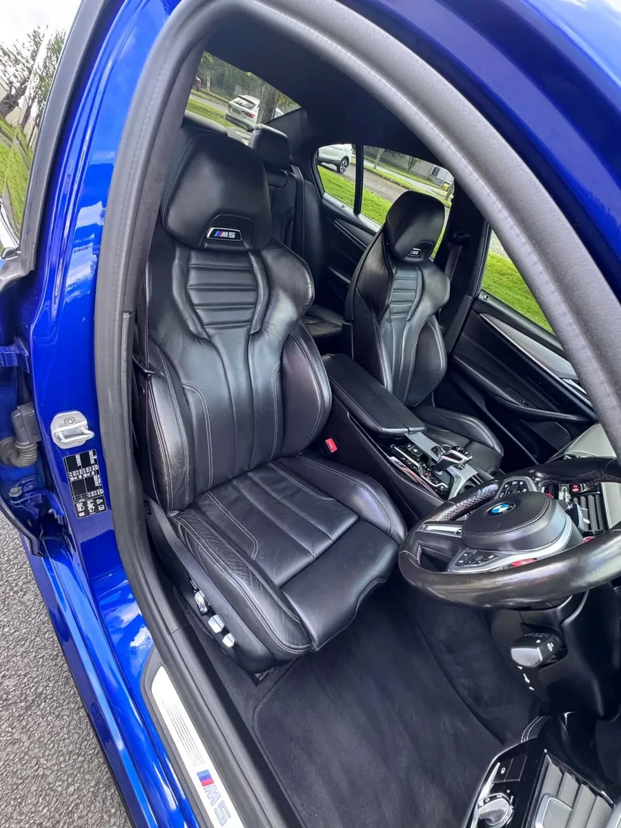 BMW F90 M5 Exclusive Marina Bay Blu - Image 5