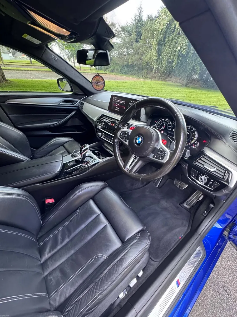 BMW F90 M5 Exclusive Marina Bay Blu - Image 6