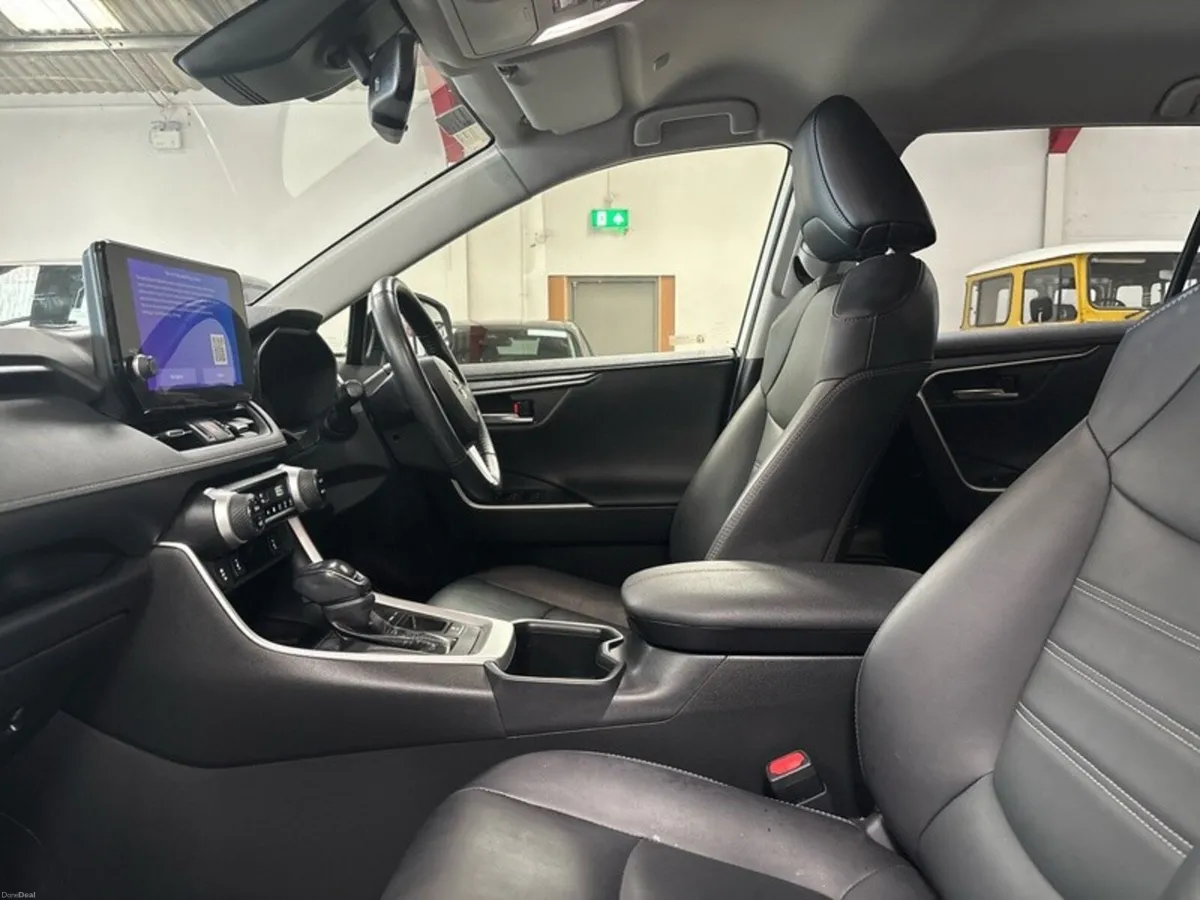 Toyota RAV4 HYBRID SOL 4DR AUTO - Image 6