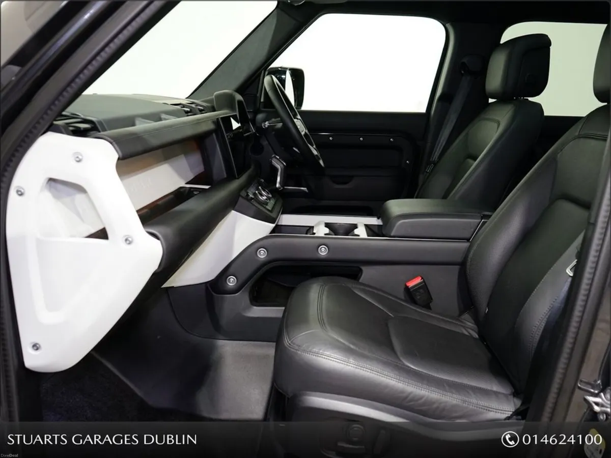 Land Rover Defender X-DYNAMIC HSE DEFENDER 110 PHE - Image 3
