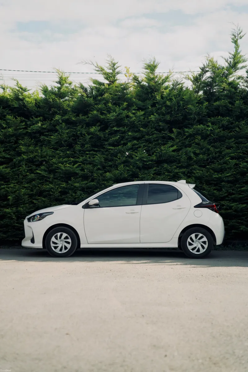Toyota Yaris 1.5 Hybrid 2023 | Stylish & Efficient - Image 2