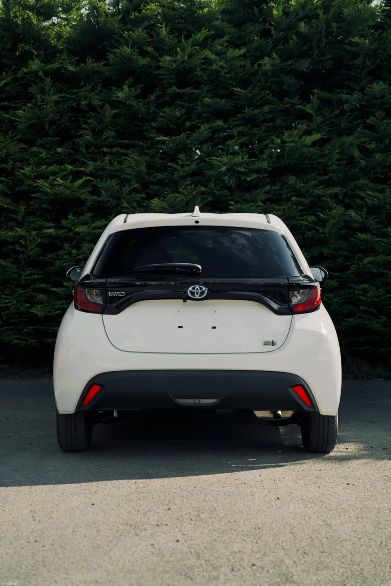 Toyota Yaris 1.5 Hybrid 2023 | Stylish & Efficient - Image 4