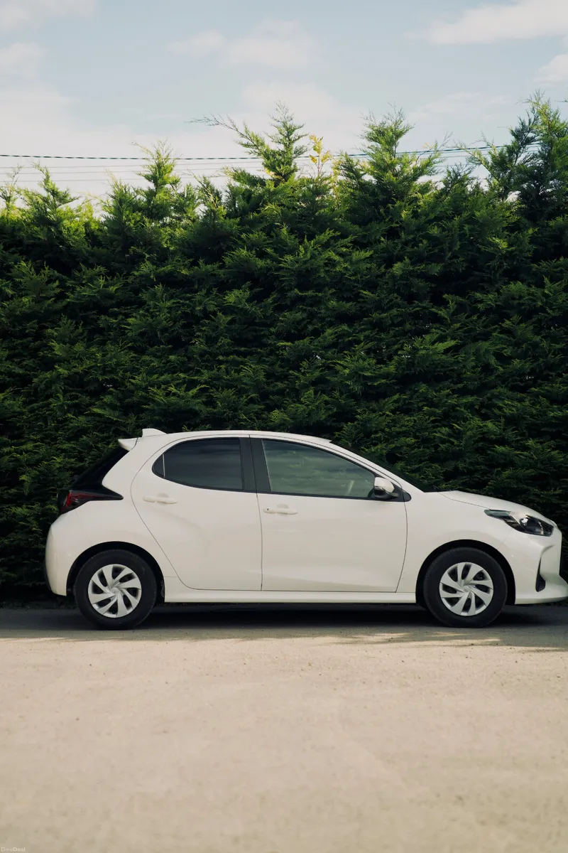 Toyota Yaris 1.5 Hybrid 2023 | Stylish & Efficient - Image 5