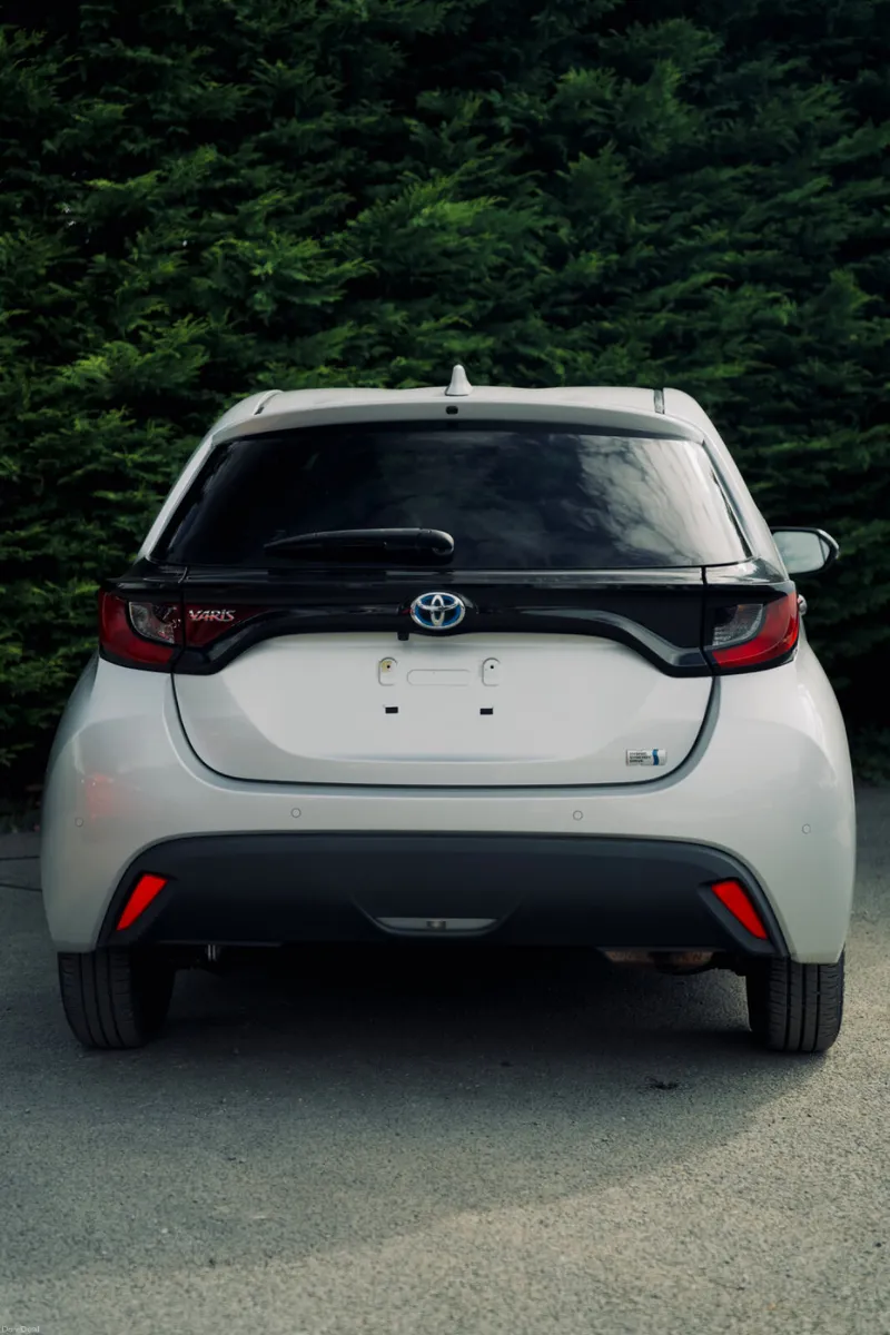 Toyota Yaris 1.5 Hybrid 2022 | Stylish & Efficient - Image 4