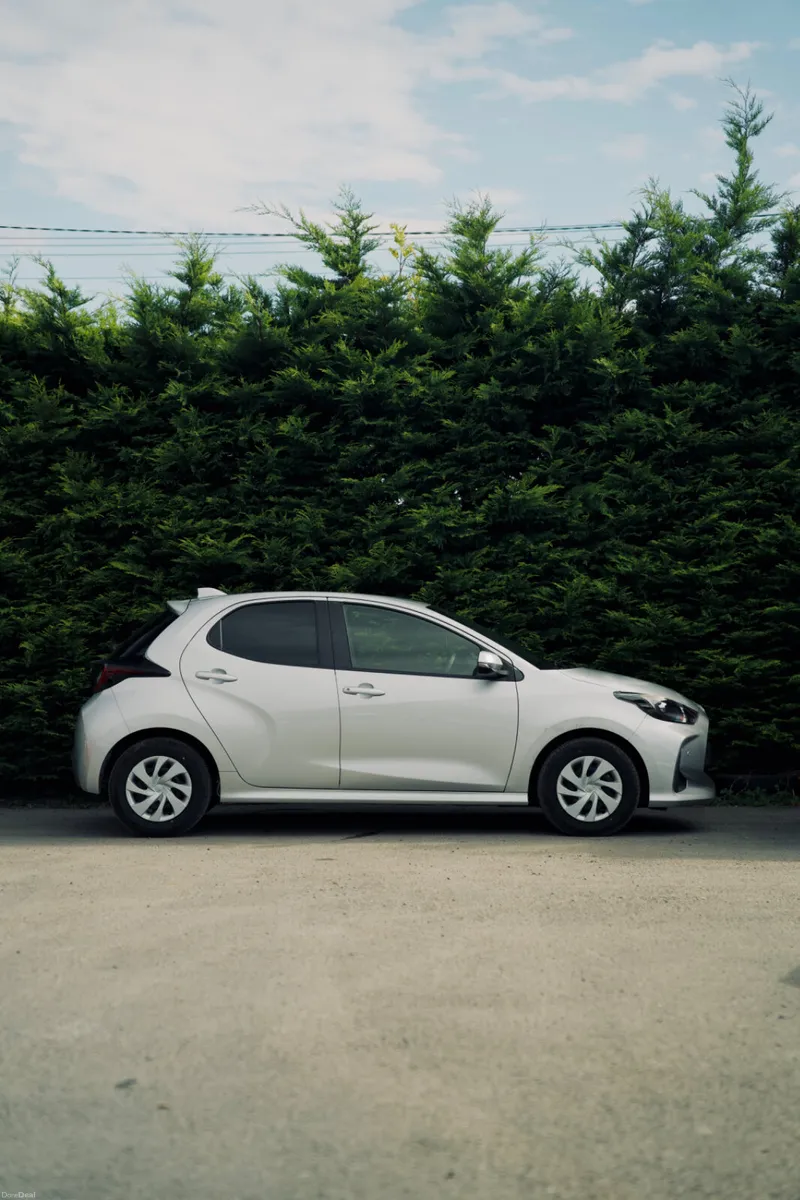 Toyota Yaris 1.5 Hybrid 2022 | Stylish & Efficient - Image 5