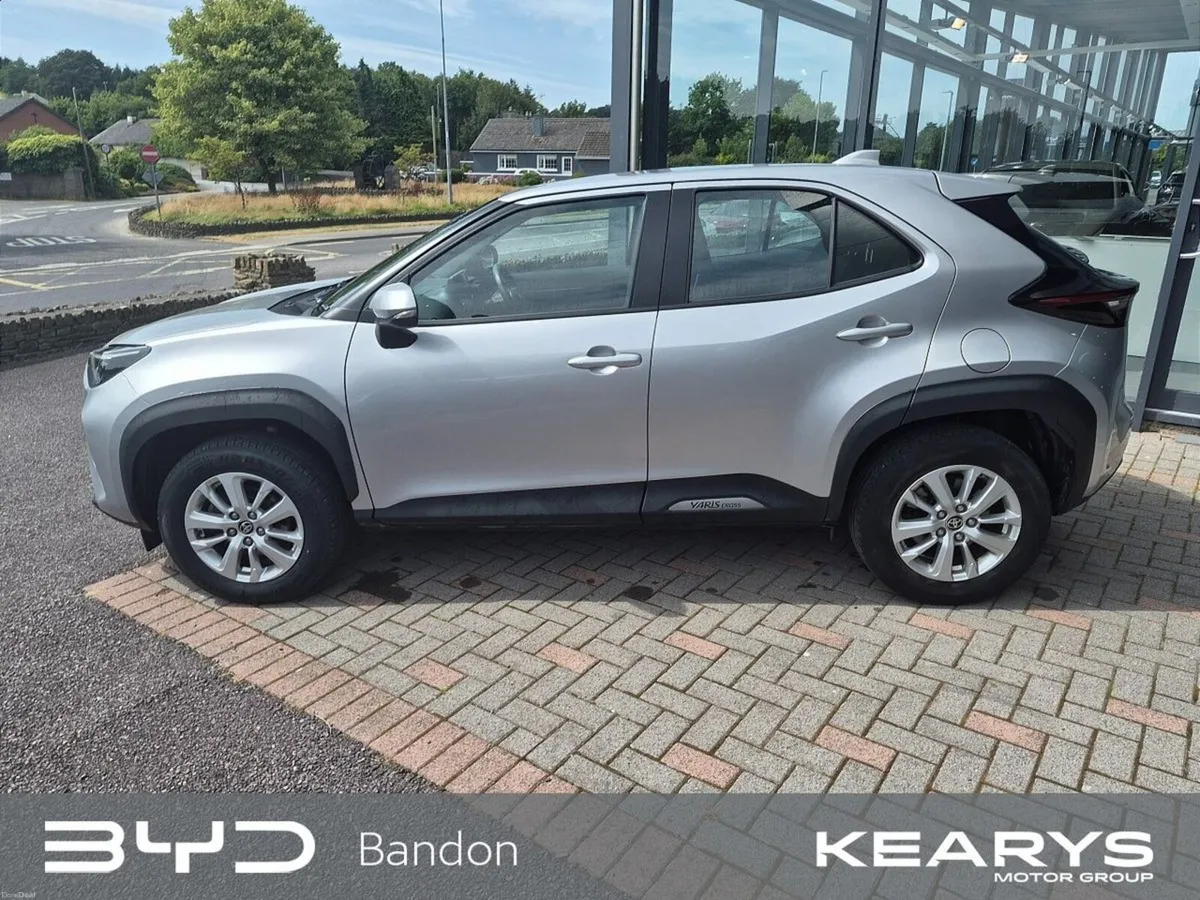 Toyota Yaris Cross Hybrid Luna 1.5 Petrol/Electric - Image 6
