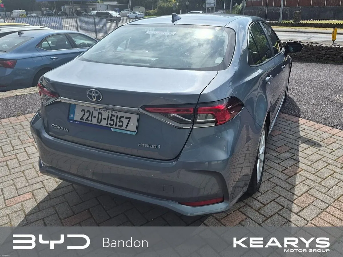 Toyota Corolla 1.8 Hybrid Luna Saloon - Image 2