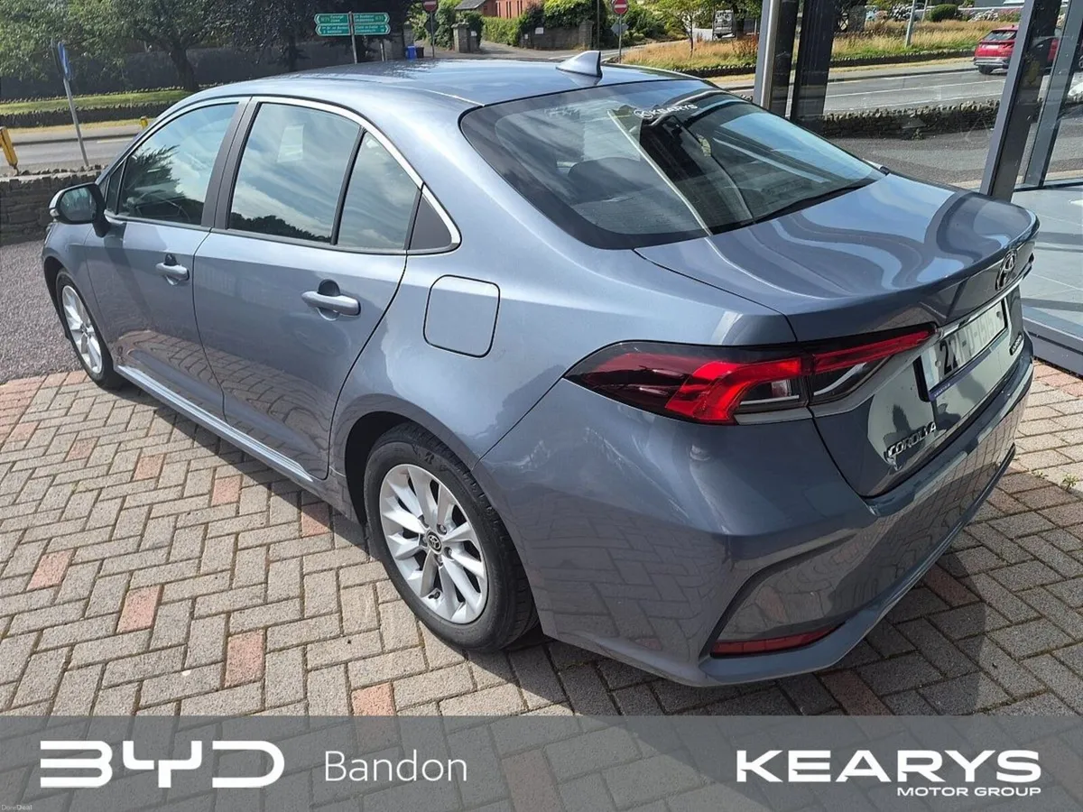 Toyota Corolla 1.8 Hybrid Luna Saloon - Image 6