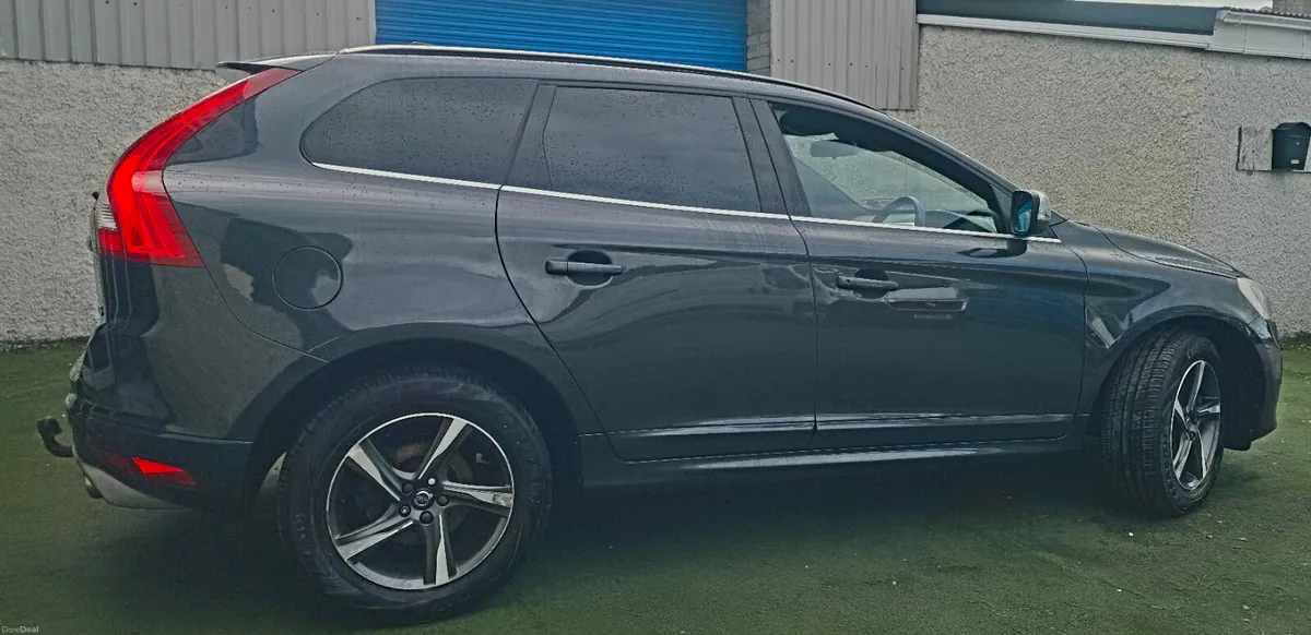 Volvo XC60 AWD D5 2.4TD AUTO R-DESIGN  220BHP - Image 4