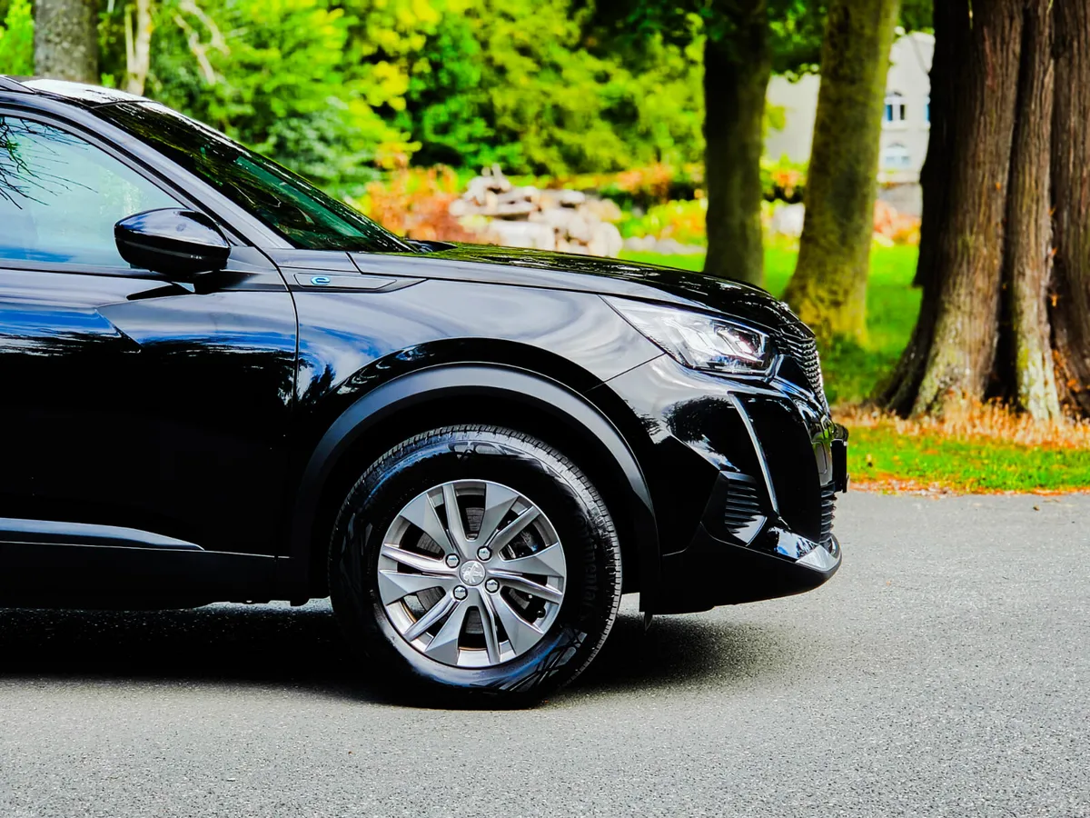 2023 Peugeot 2008 Electric  50 kWh - Image 6