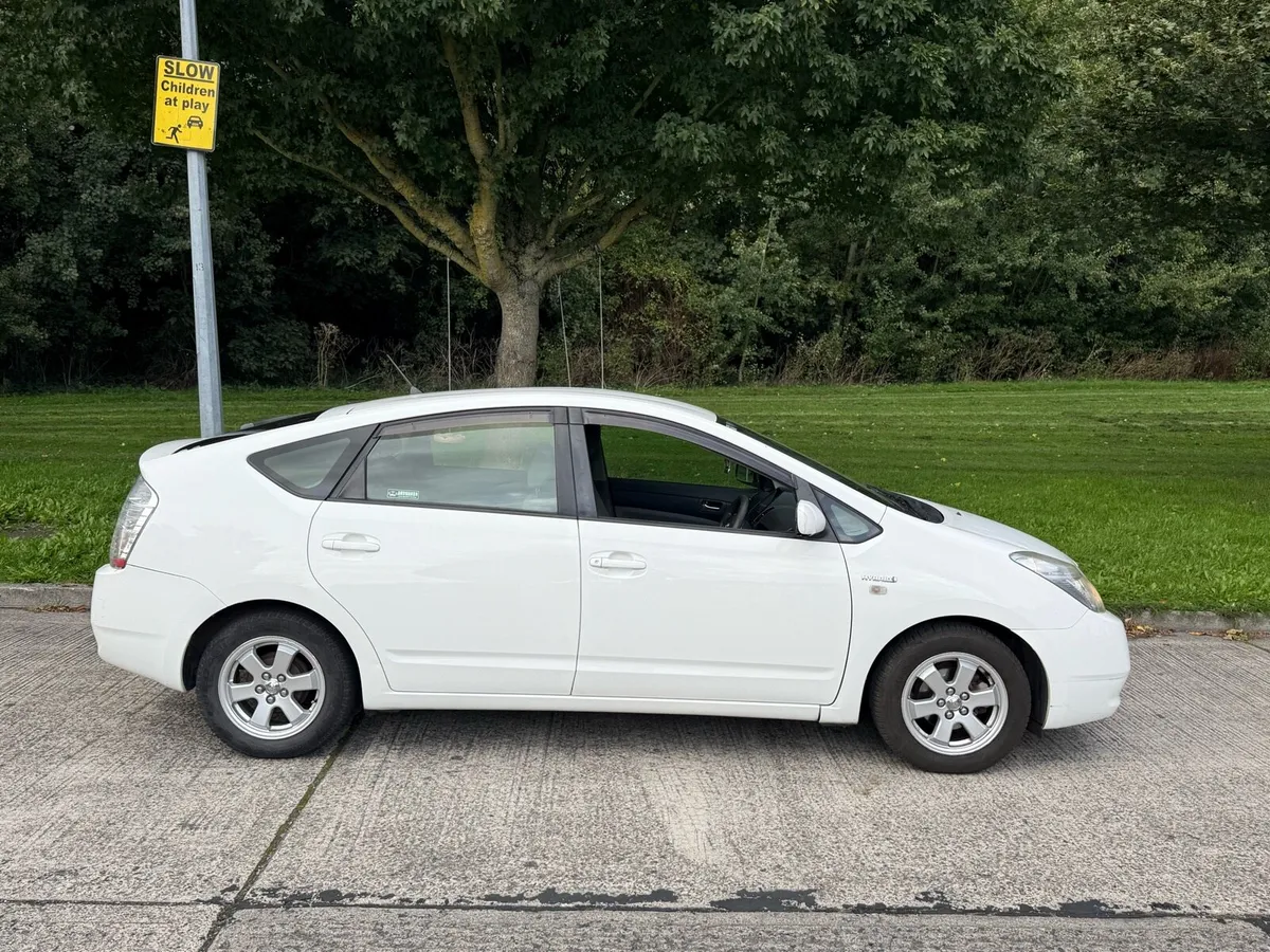 Toyota Prius AUTO / NCT 7/27 / 141k kms*** - Image 2
