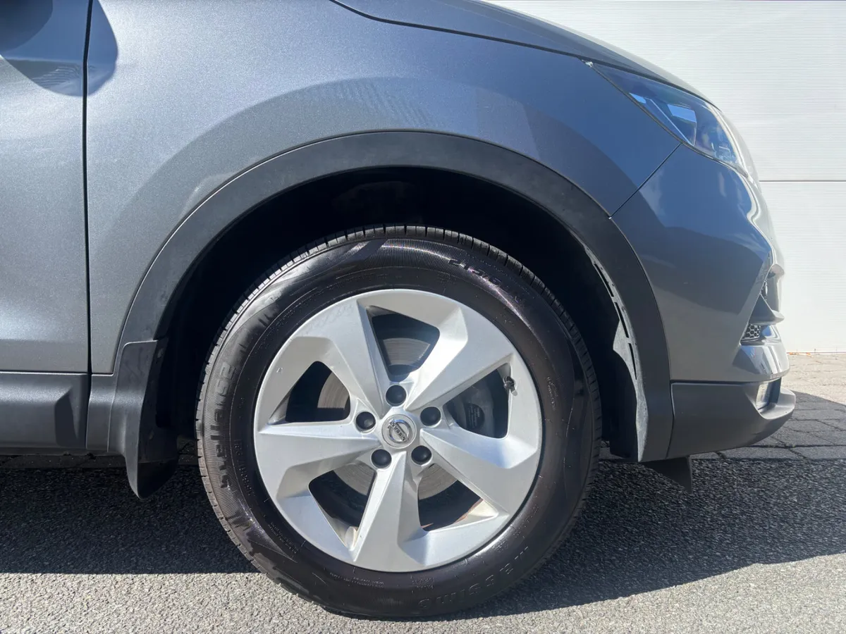 2019 NISSAN QASHQAI SV 1.2i FSH LOW KMS - Image 6