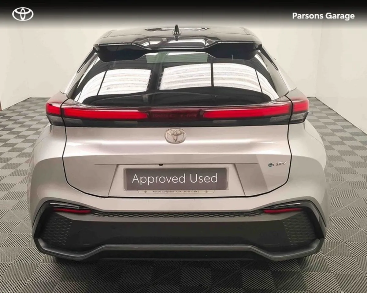 Toyota C-HR Hybrid Sol - Image 4